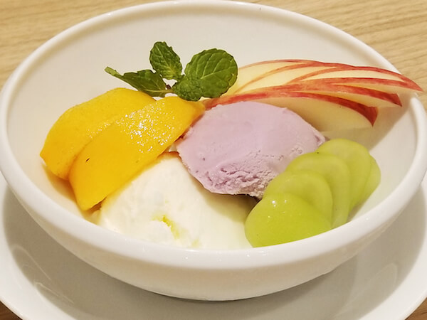季節のフルーツとジェラート